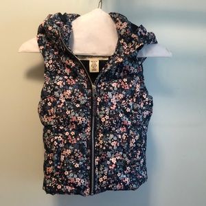 Kids puffer vest.  Size 6-8y.  H and M